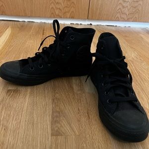All black converse all star hi tops. Worn once, too small for me sadly.